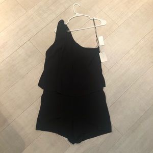 🌸 NWT 1 State One Shoulder Romper